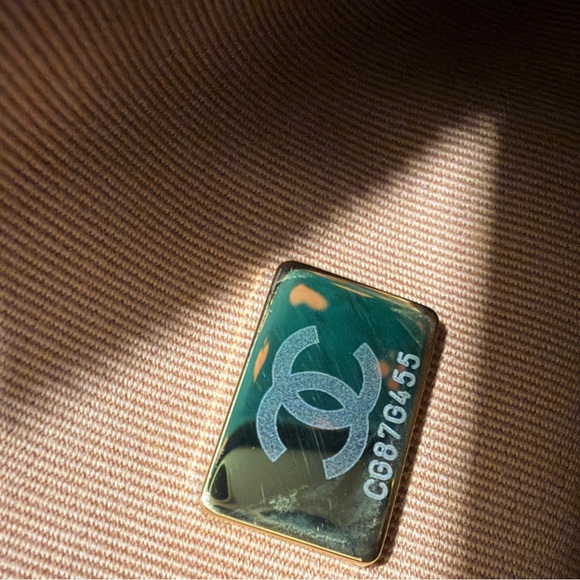 NEW CHANEL 24K Multi-Pocket Camera Bag in Caramel SZ Medium - Picture 12 of 13